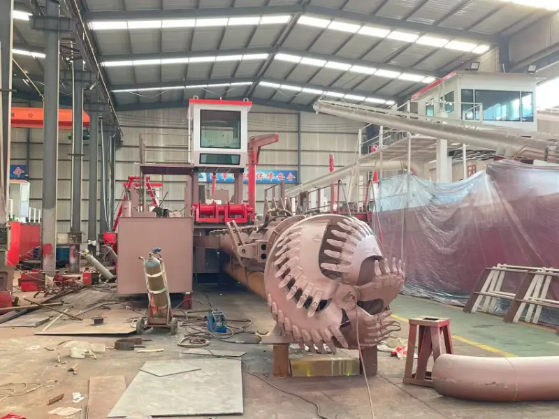 เรือขุดดูดคัตเตอร์ JMD350 ที่ปรับแต่งสำหรับลูกค้าชาวไลบีเรียอยู่ระหว่างการผลิตเร่งด่วน